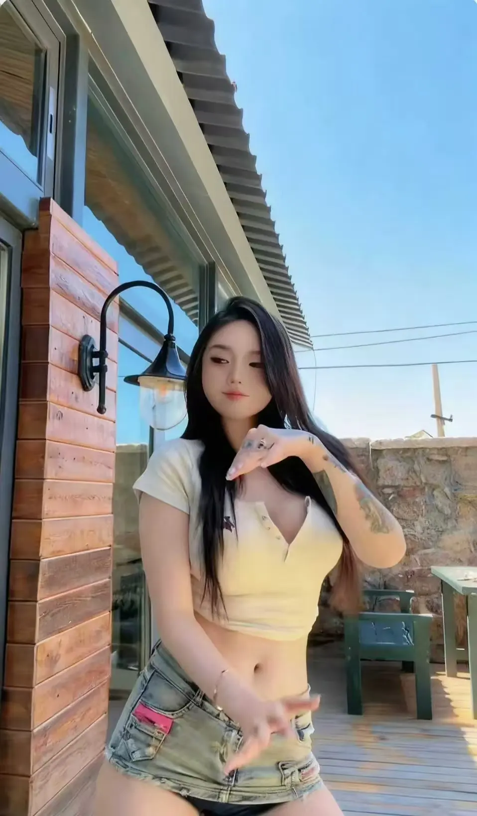 《Meena 成美男》高清全集免费在线观看-中文版未删减资源全面开放-网盘备份无广告观看体验-一次看遍Meena成美男